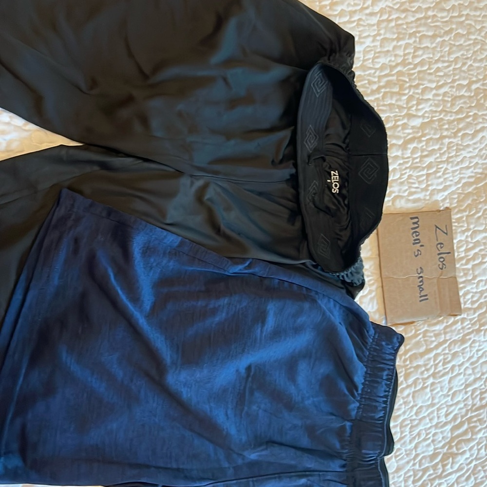 Men’s small Zelos shorts. 2 pairs
EUC
